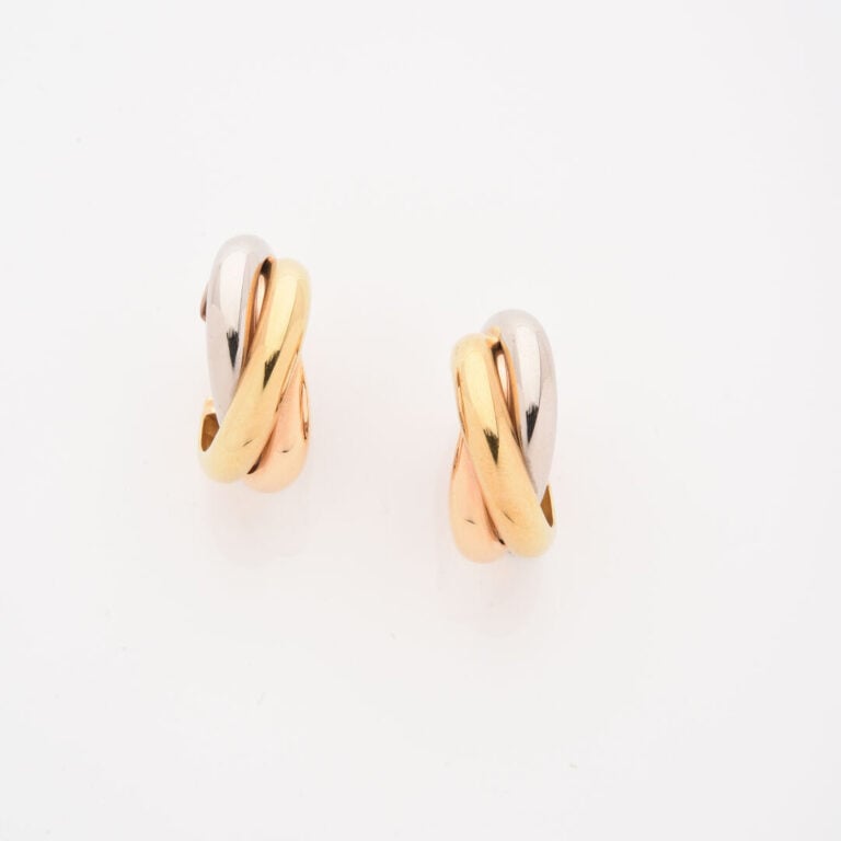 CARTIER - Paire de clips d'oreilles modèle Trinity en or (750) trois tons - Sig…