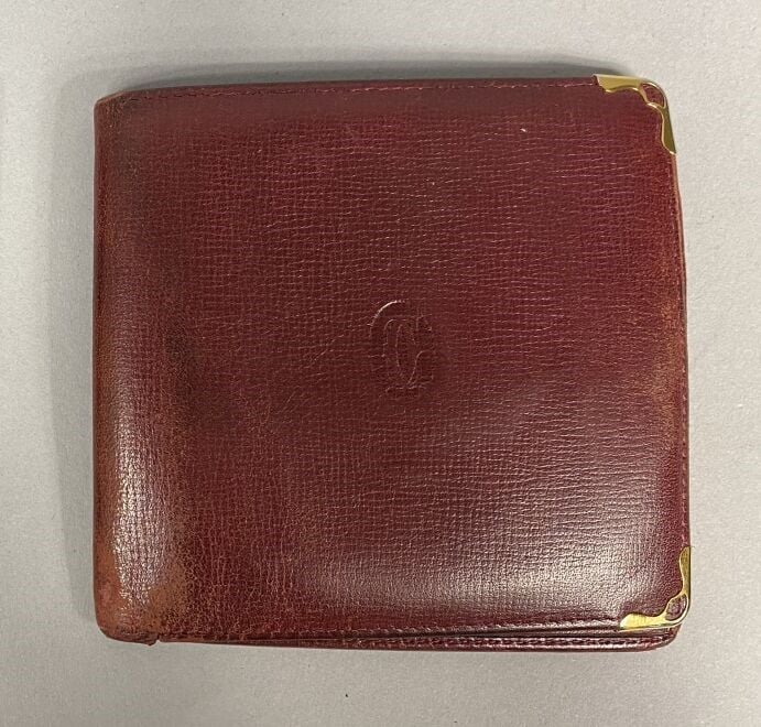 CARTIER - Portes-cartes huit compartiments en cuir bordeaux - 11 x 10 cm - État…