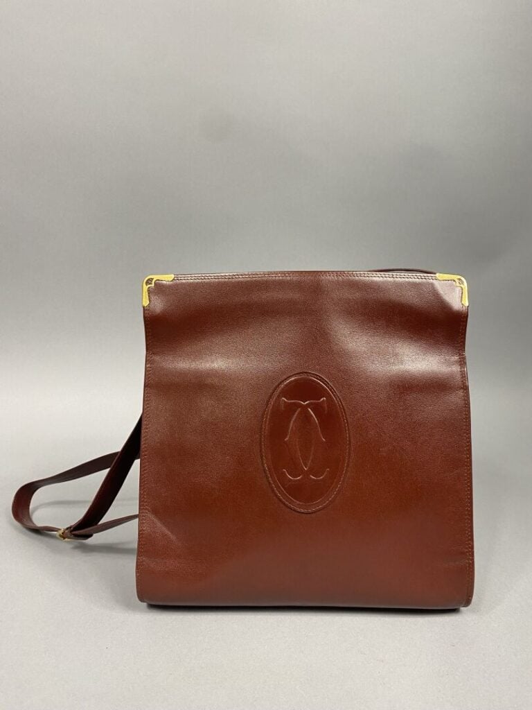 CARTIER - Sac « Belle époque » en cuir lisse bordeaux orné du sigle de la maiso…