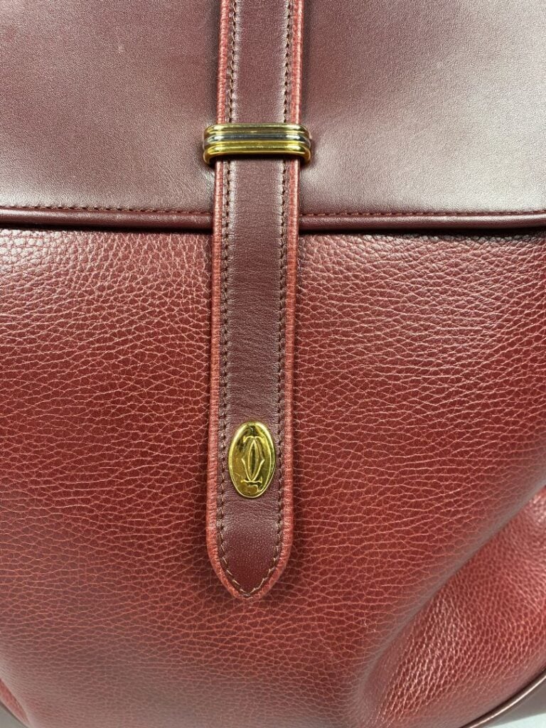 CARTIER - Sac cabas « Trinity » en cuir grainé bordeaux, rabat et fond en cuir…