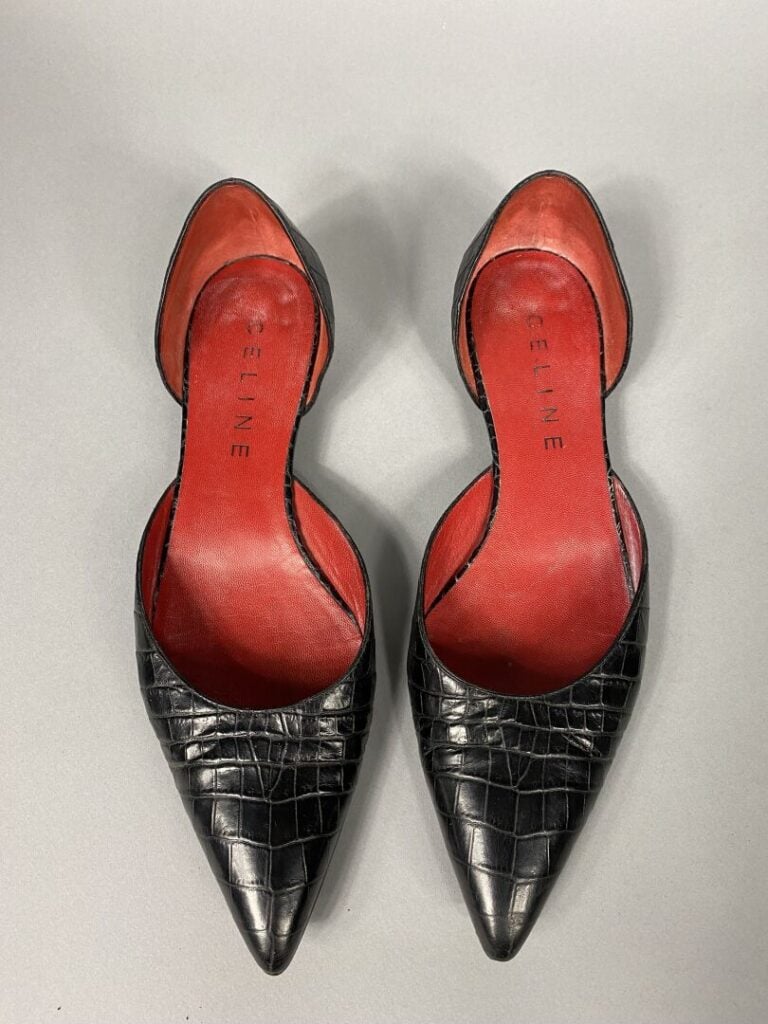 CELINE - Ballerines en cuir noir façon reptile. - Pointure 38,5C - Très bon éta…
