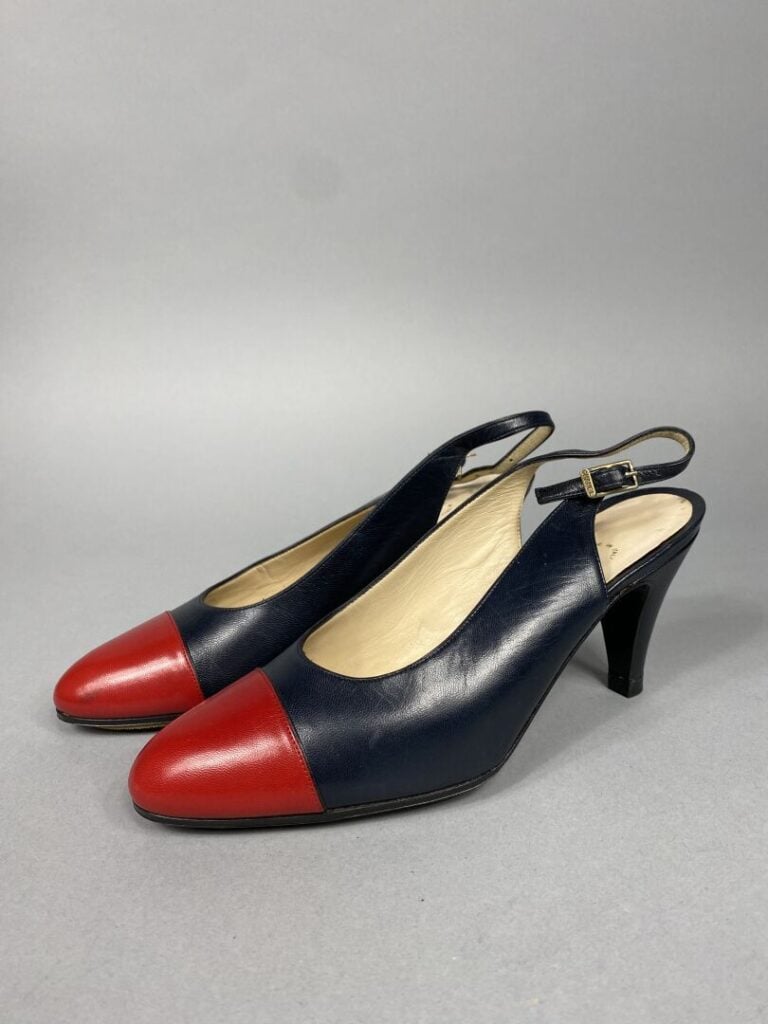 CHANEL - Escarpins « slingback » en cuir marine et rouge - Pointure 35,5 - Talo…