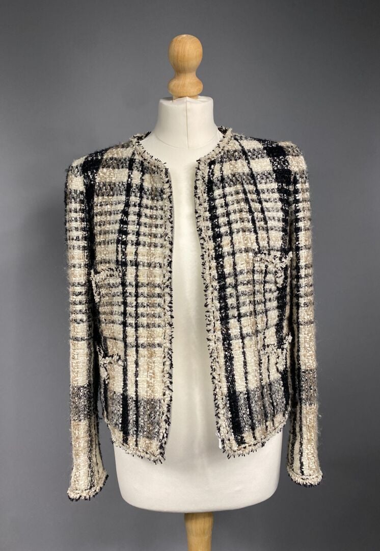 CHANEL - Veste courte sans col en tweed de laine à motifs de carreaux dans les…