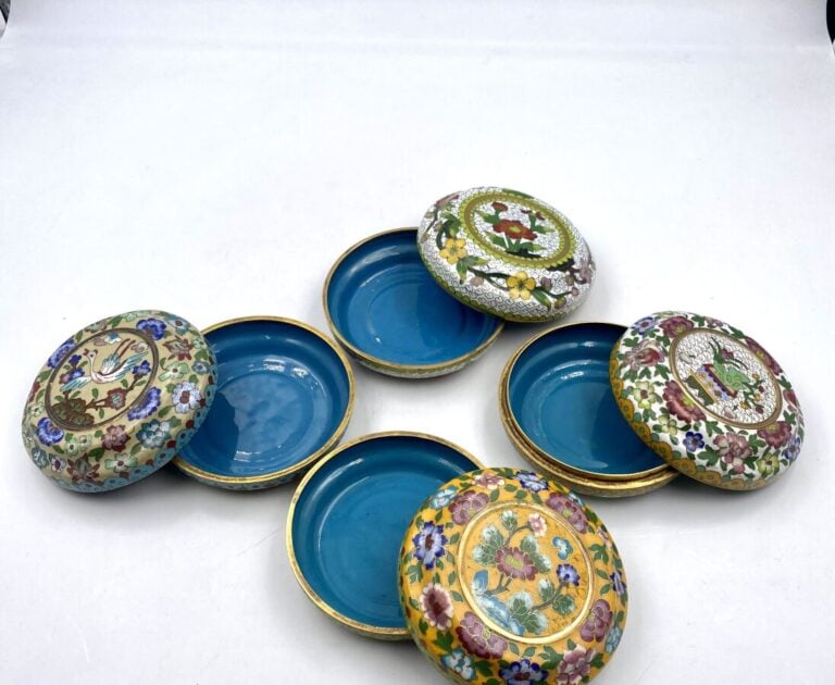 CHINE. Lot de quatre boîtes en cloisonné XXème siècle - H : 7 et 8 cm