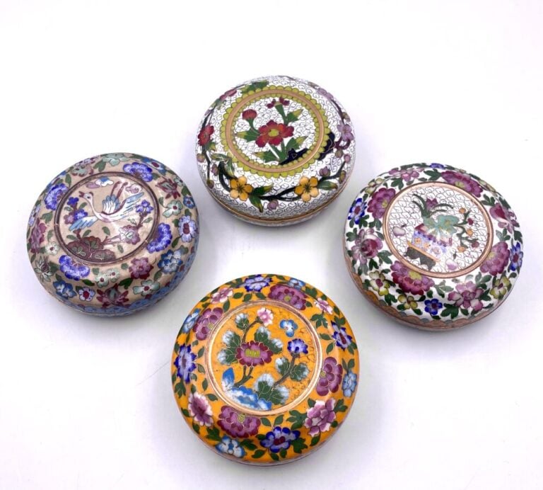 CHINE. Lot de quatre boîtes en cloisonné XXème siècle - H : 7 et 8 cm