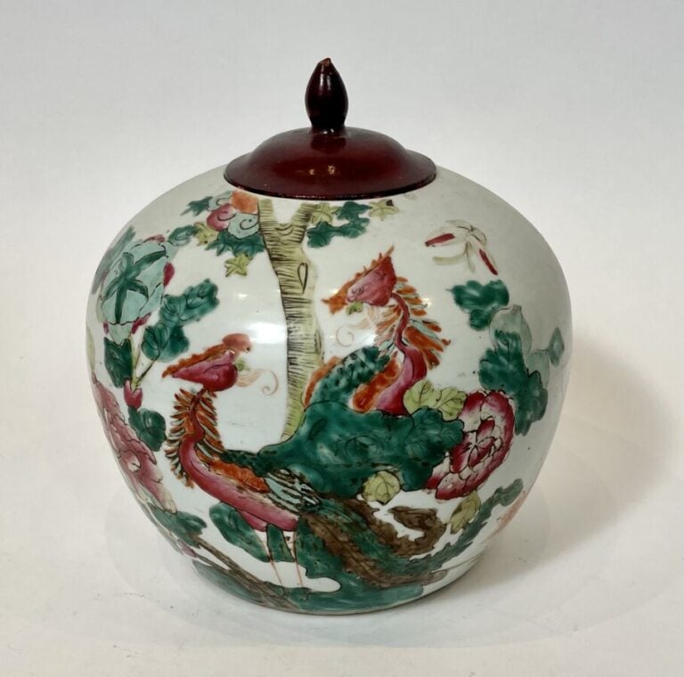 CHINE. POT A GINGEMBRE en porcelaine - Hauteur : 24 cm