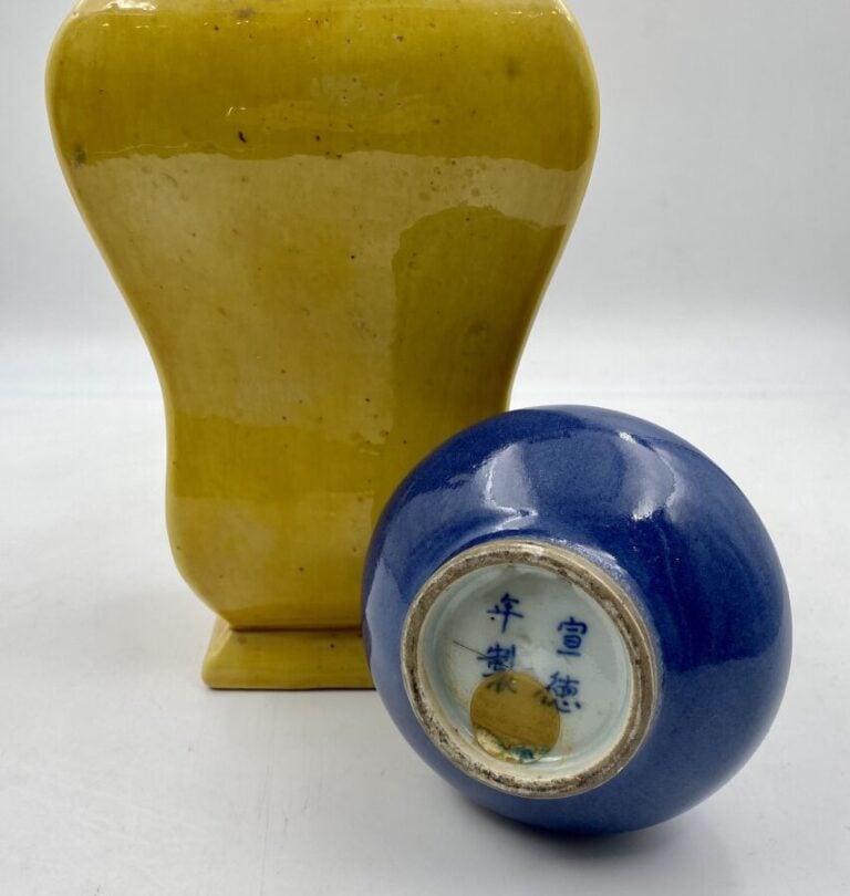 CHINE. Vase balustre en céramique émaillée jaune (acccident) et petit vase émai…