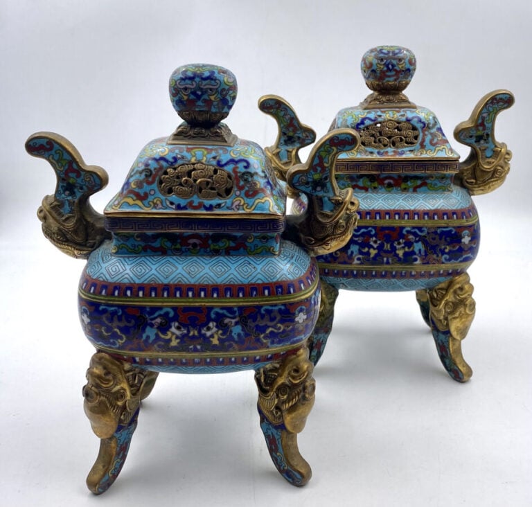 CHINE.Paire de Brûle-parfum en cloisonné émaillé turquoise reposant sur quatre…