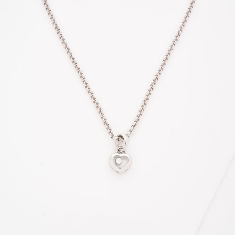 CHOPARD - Collier en or gris (750) à maille forçat retenant un pendentif Coeur…