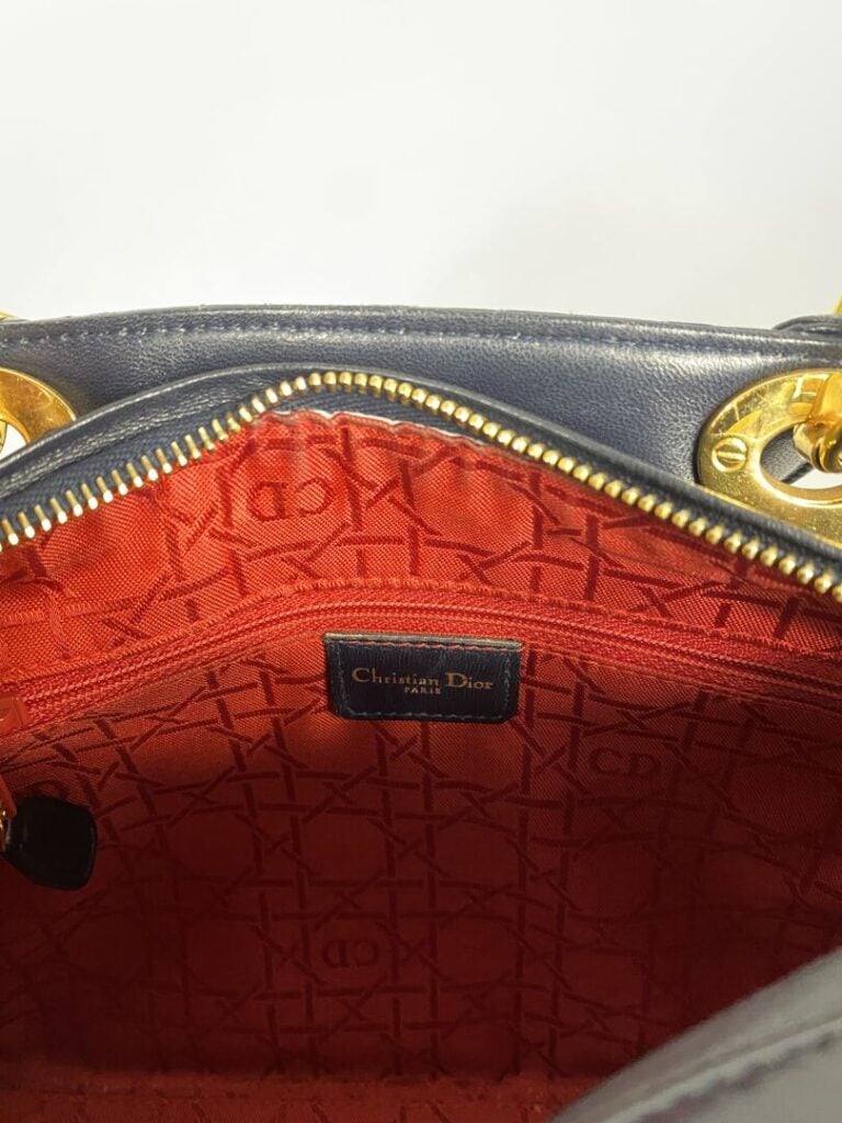 Christian DIOR - Sac « Lady » en cuir cannage marine, attributs dorés, double p…