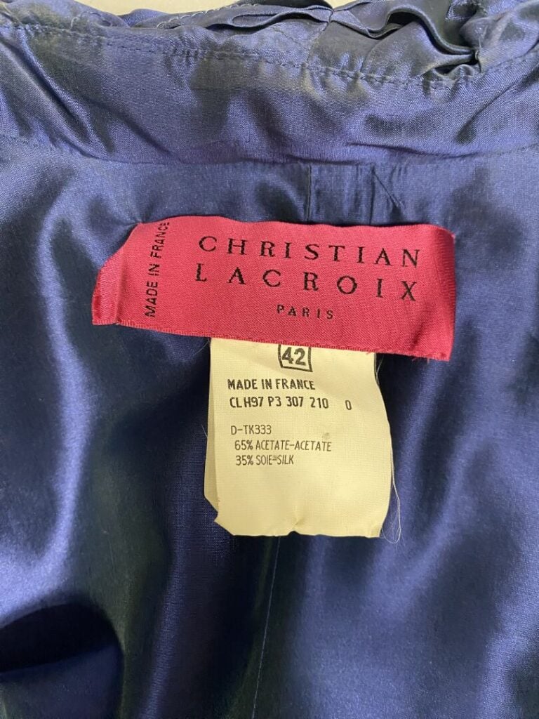 Christian LACROIX - Blouse en soie moirée dans les tons bleu nuit à large col s…