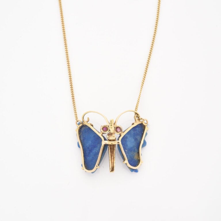 *Collier en or jaune (585) à fine maille gourmette centrée d'un motif de papill…
