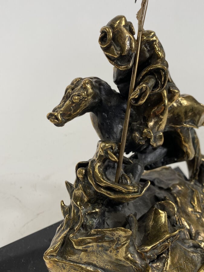 D'après Dali - Saint Georges terrassant le dragon - Bronze à patine dorée, n° 5…