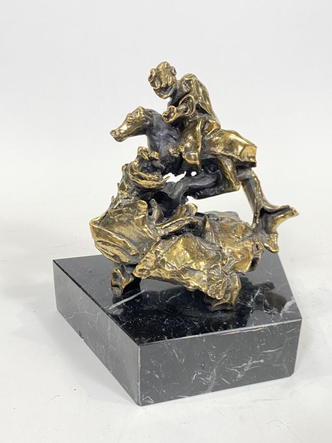 D'après Dali - Saint Georges terrassant le dragon - Bronze à patine dorée, n° 5…