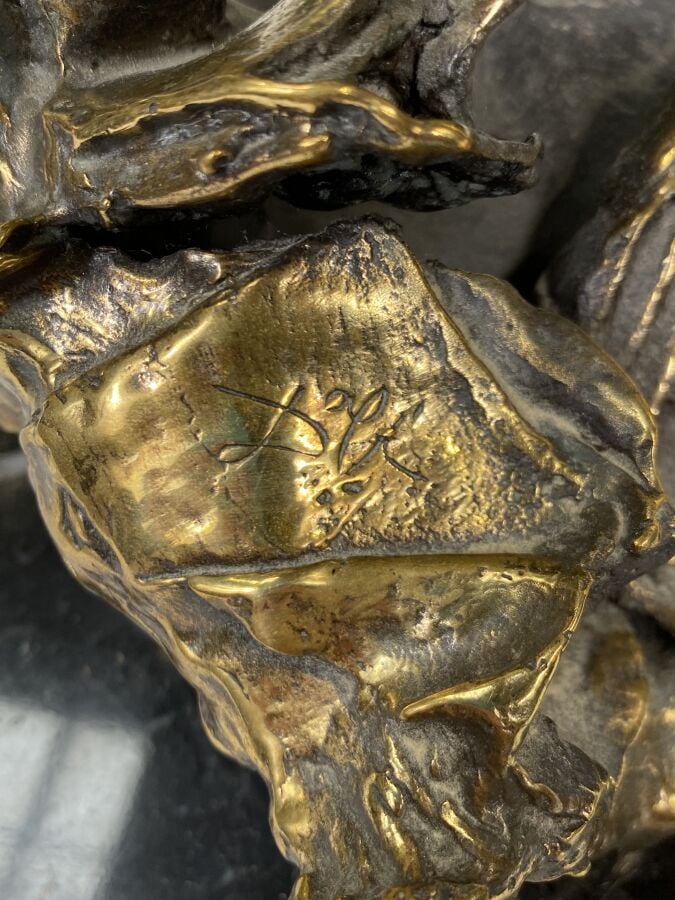 D'après Dali - Saint Georges terrassant le dragon - Bronze à patine dorée, n° 5…