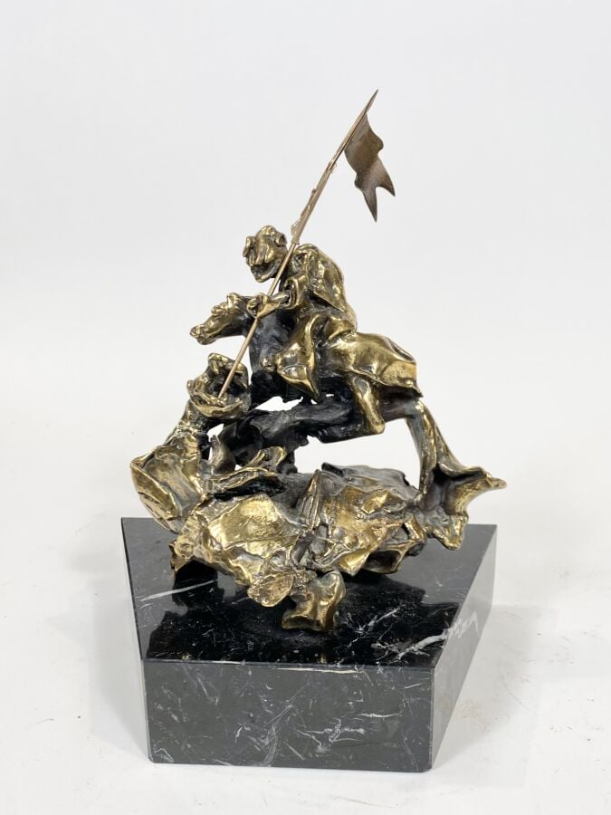 D'après Dali - Saint Georges terrassant le dragon - Bronze à patine dorée, n° 5…