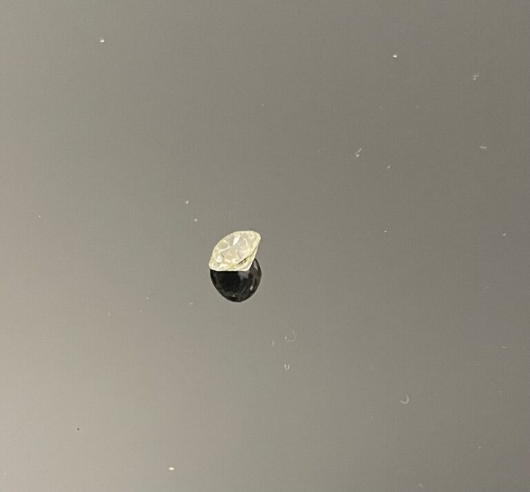 Diamant taille ancienne sur papier de 0.90 ct