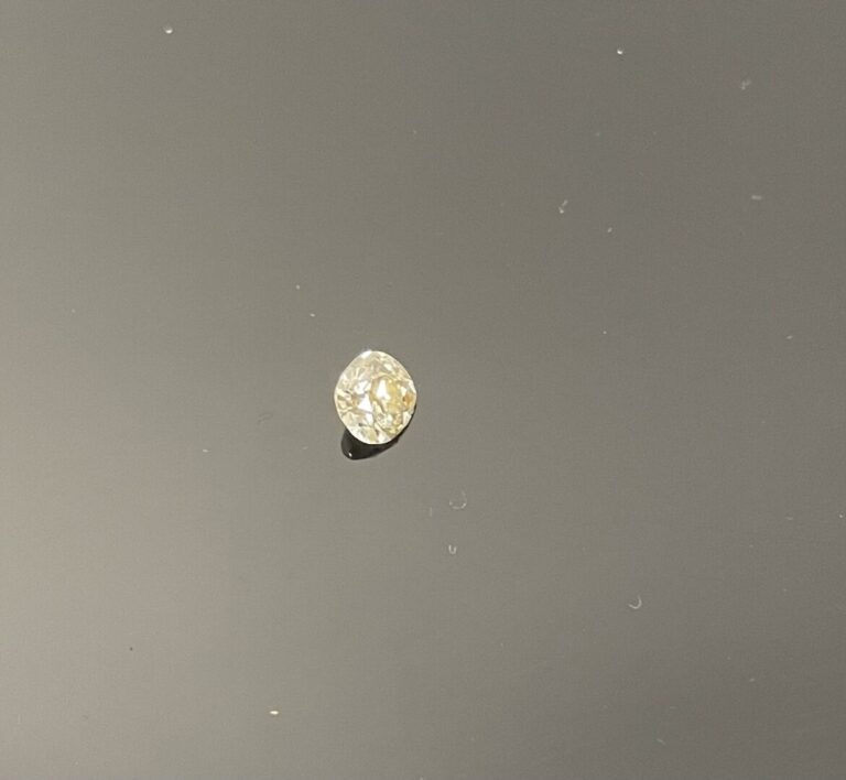 Diamant taille ancienne sur papier de 0.90 ct