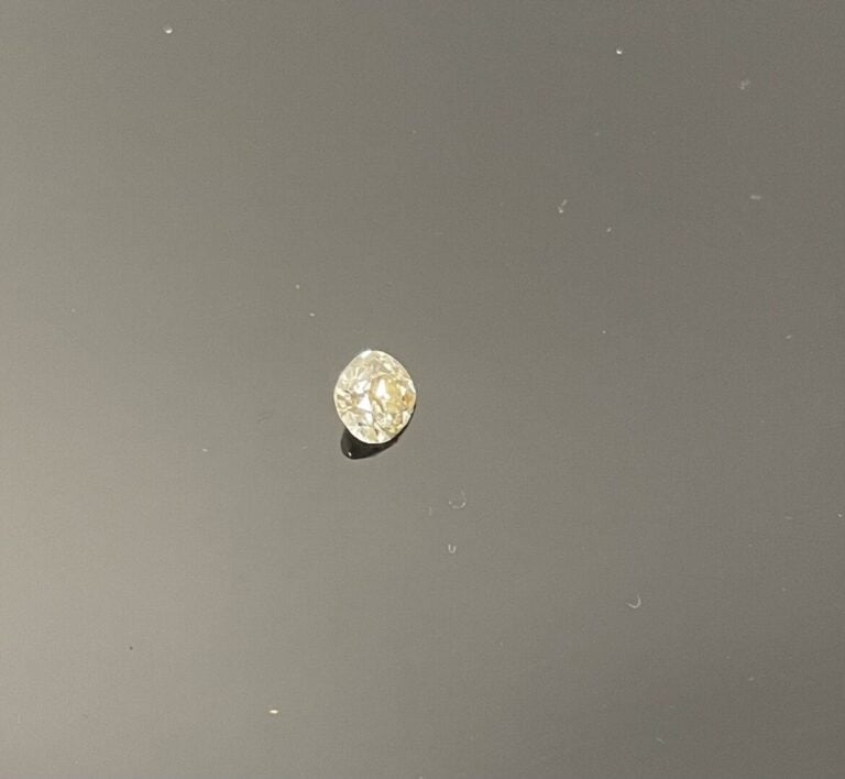 Diamant taille ancienne sur papier de 0.90 ct