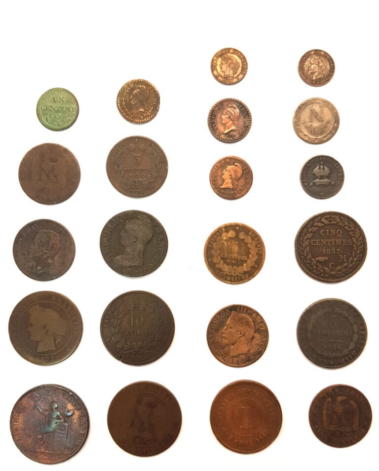 Divers - - Lot de monnaies comprenant : - -Deux 10 centimes Cérès datant de 187…