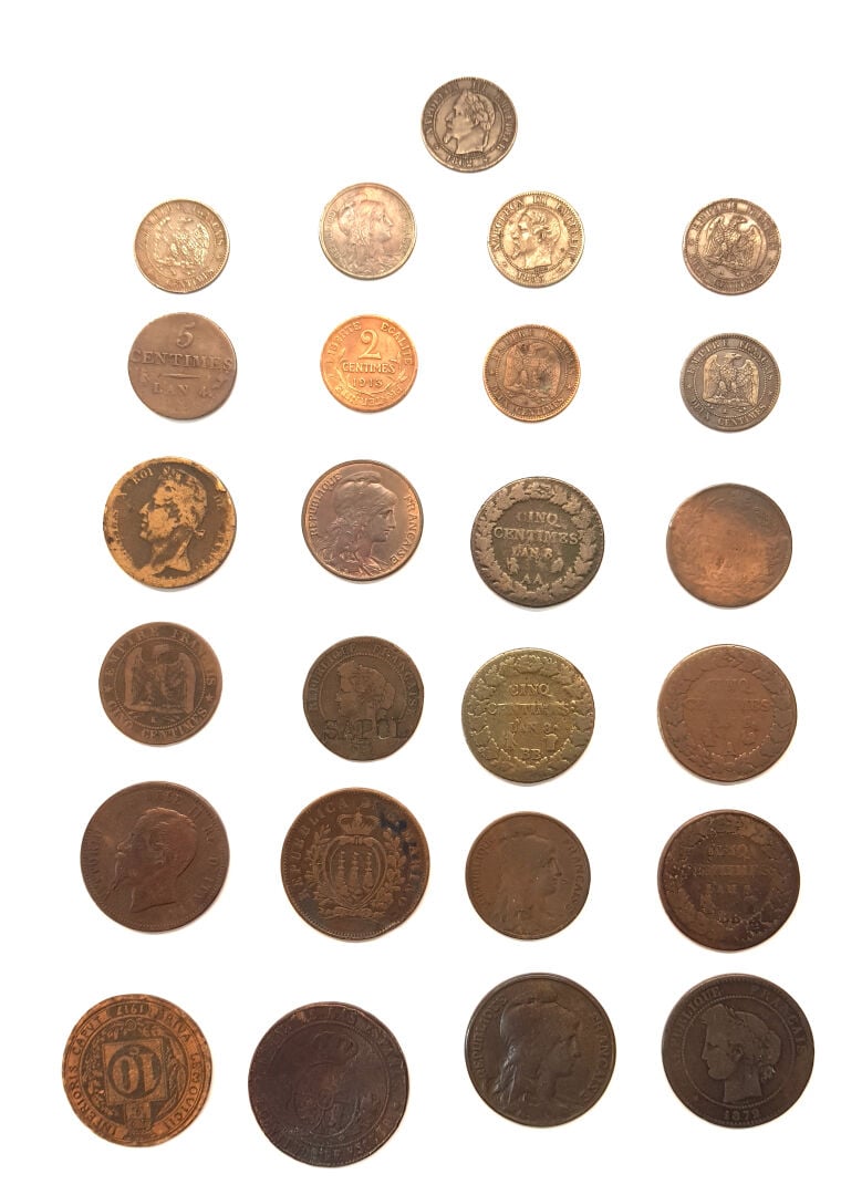 Divers - - Lot de monnaies comprenant : - -Une 2 centimes datant de 1911 - -Une…