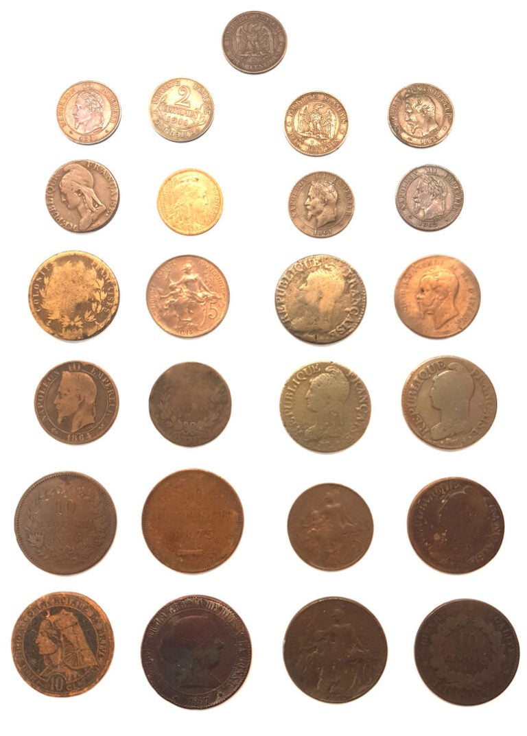 Divers - - Lot de monnaies comprenant : - -Une 2 centimes datant de 1911 - -Une…