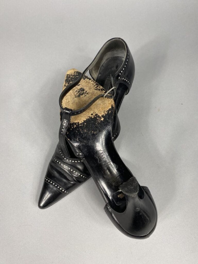 DOLCE & GABBANA - Paire d'escarpins à bout pointu et bride arrière en cuir arge…