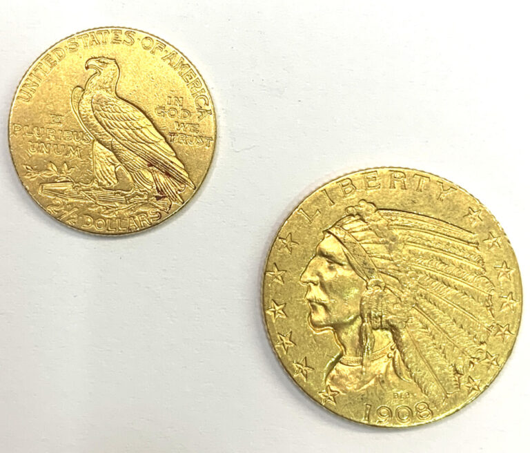 Etats Unis - - Lot de deux monnaies en or comprenant : - -Une 5 Dollars tête d'…
