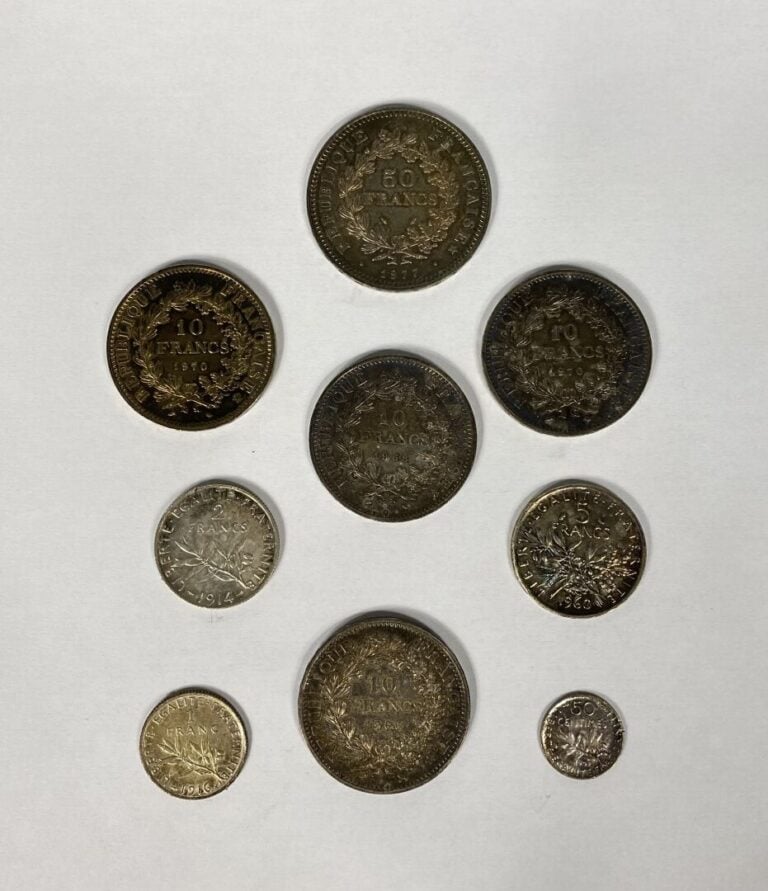 France - Divers - Lot de monnaies comprenant : - -Une série Fleur de coin 1976…