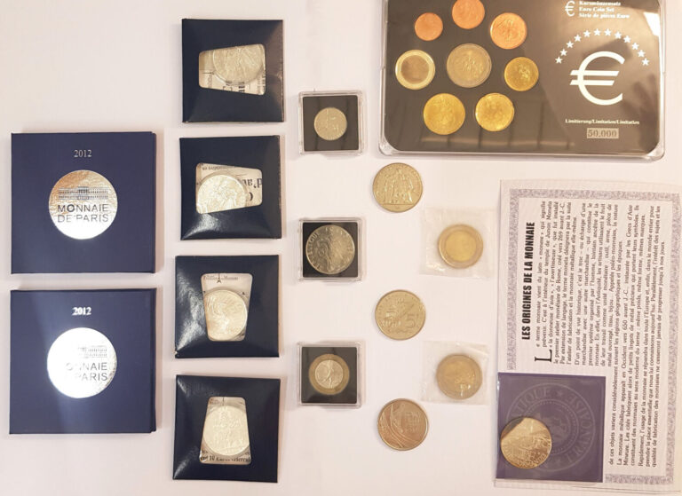 France - Divers - Lot de monnaies diverses comprenant : - -Une série finlande a…