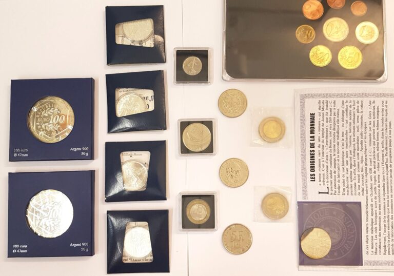 France - Divers - Lot de monnaies diverses comprenant : - -Une série finlande a…