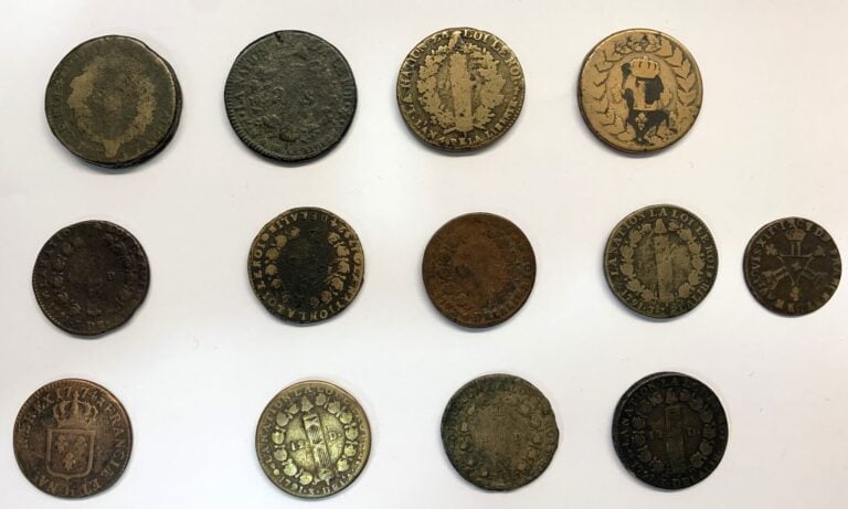 France - Divers - Lot de treize monnaies comprenant : - -Une 12 deniers de 1791…