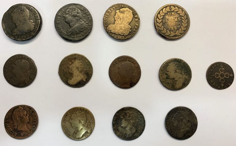 France - Divers - Lot de treize monnaies comprenant : - -Une 12 deniers de 1791…