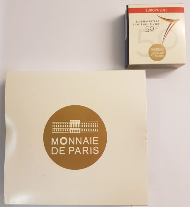 France - Monnaie de Paris - Lot de deux coffrest comprenant : - -Une 5 Euro Or…