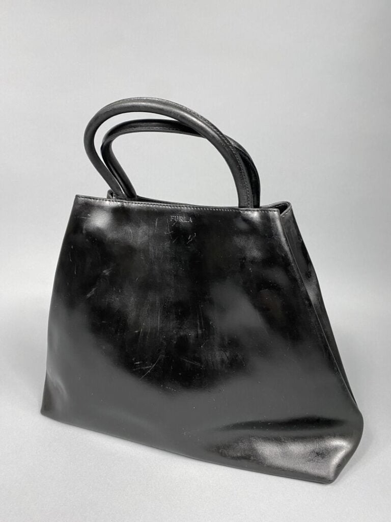 FURLA - Sac trapèze en cuir noir perforé à motif d'une fleur, double poignée en…