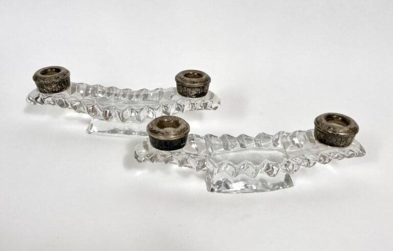 GARNITURE DE CHEMINEE en verre moulé comprenant une pendulette à poser à quartz…