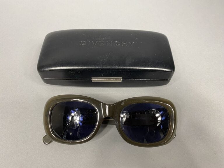 Giorgio ARMANI - Lunettes de soleil monture kaki, verres solaires avec correcti…