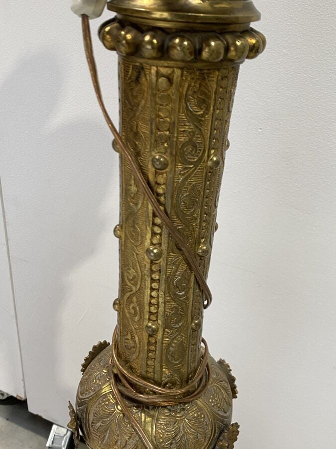 GrandE lampe orthodoxe russe monté en lampe à piètement tripode terminé par des…