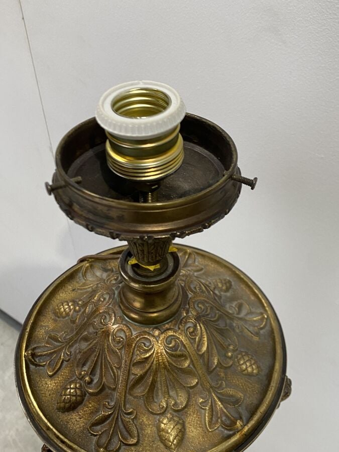 GrandE lampe orthodoxe russe monté en lampe à piètement tripode terminé par des…