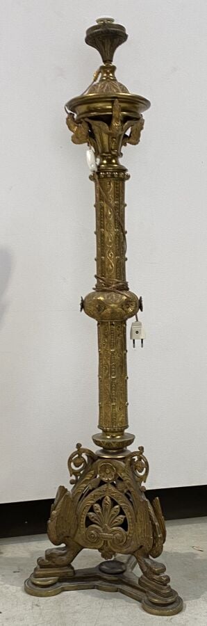 GrandE lampe orthodoxe russe monté en lampe à piètement tripode terminé par des…