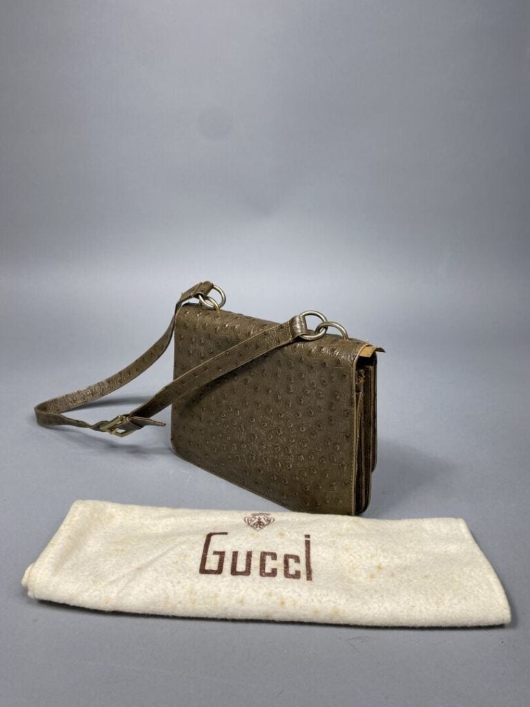 GUCCI - Petit sac en cuir gris fermoir en métal doré partiellement dedoré, anse…