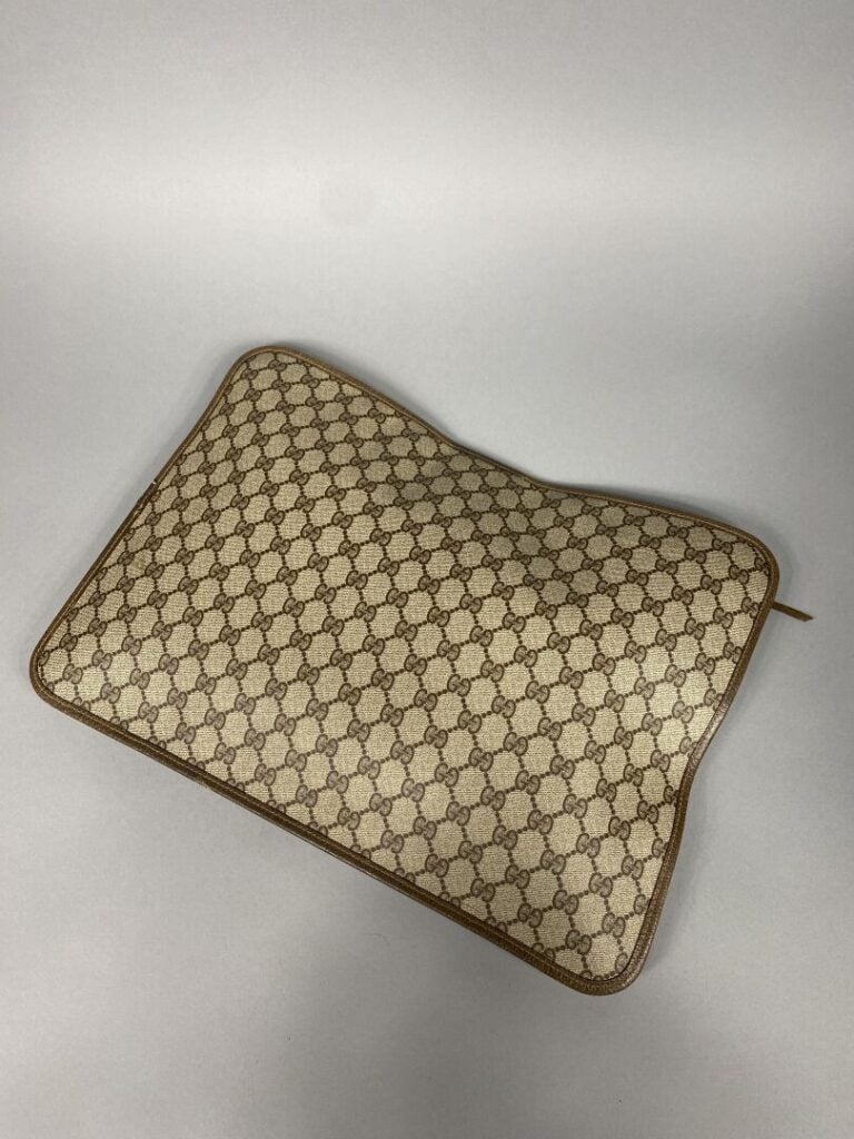 GUCCI - Pochette porte-document en toile monogrammée GG fermeture par zip, un b…