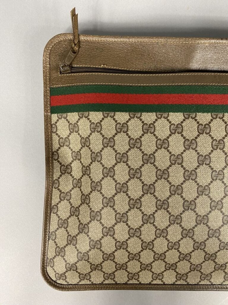 GUCCI - Pochette porte-document en toile monogrammée GG fermeture par zip, un b…