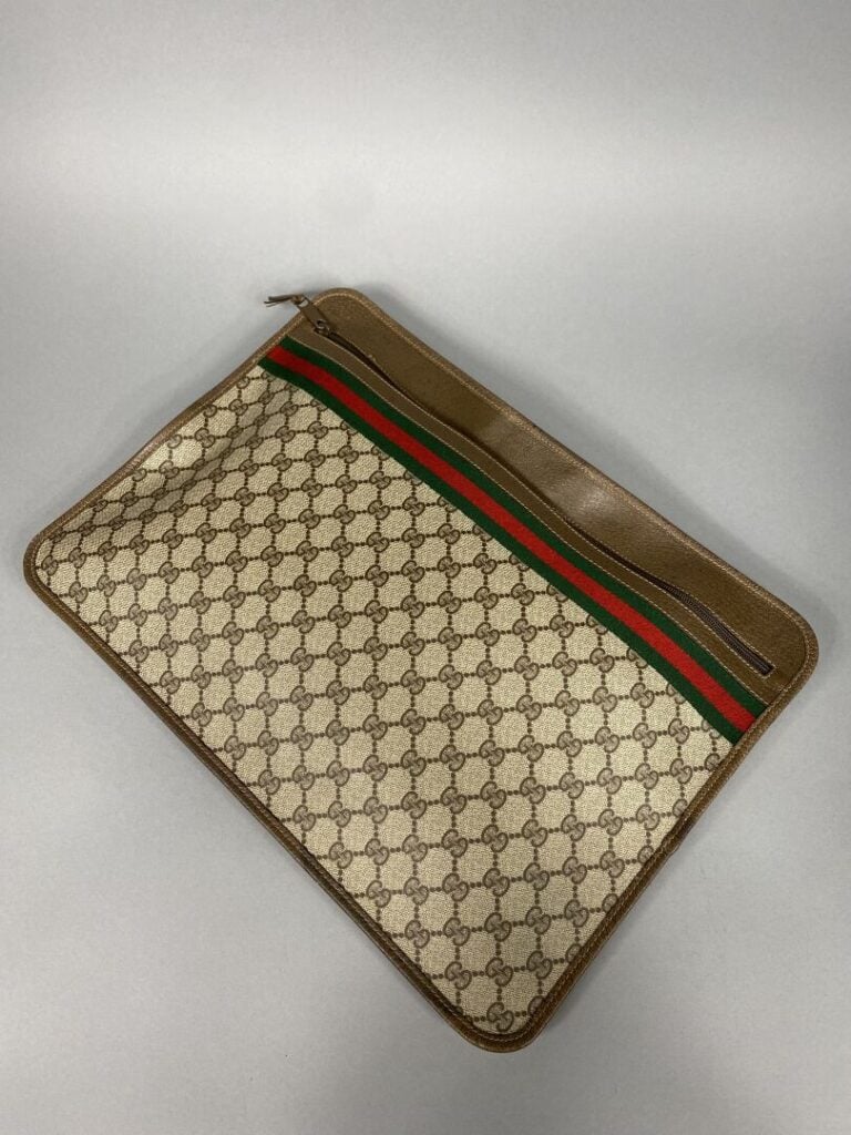 GUCCI - Pochette porte-document en toile monogrammée GG fermeture par zip, un b…