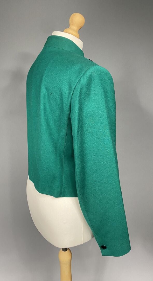 Guy LAROCHE - Veste courte à col montant vert émeraude à motifs de broderies no…