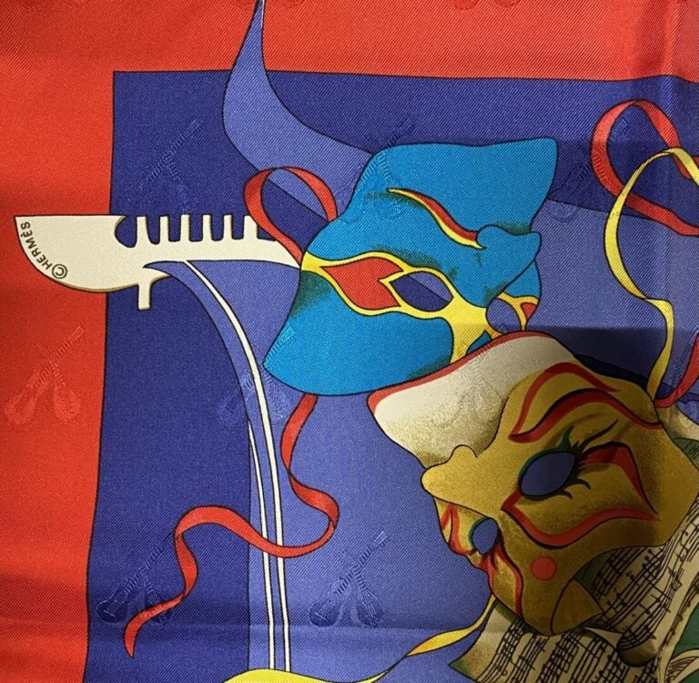 HERMÈS - Carré en soie damassée « Le Carnaval de Venise » par Hubert de Watriga…