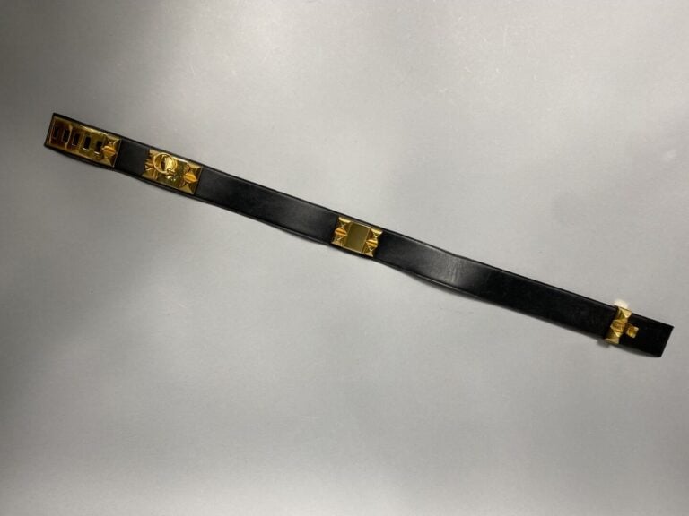 HERMÈS - Ceinture « Collier de chien » en cuir noir garniture plaqué or - L : 9…