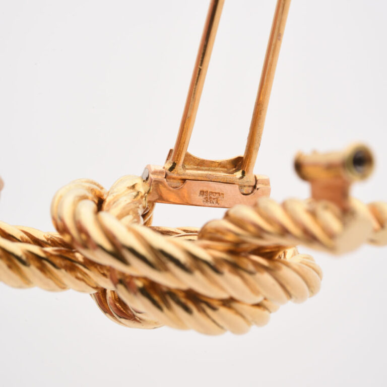 HERMES Paris - Clip de revers en or jaune (750) à motif de noeud de cordage - S…