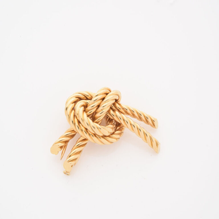 HERMES Paris - Clip de revers en or jaune (750) à motif de noeud de cordage - S…