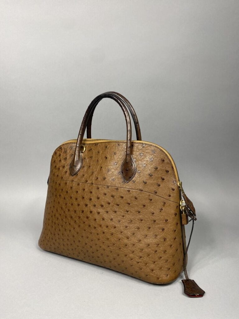 HERMÈS - Sac « Bolide 35 » en autruche tabac bicolore, double poignée en autruc…